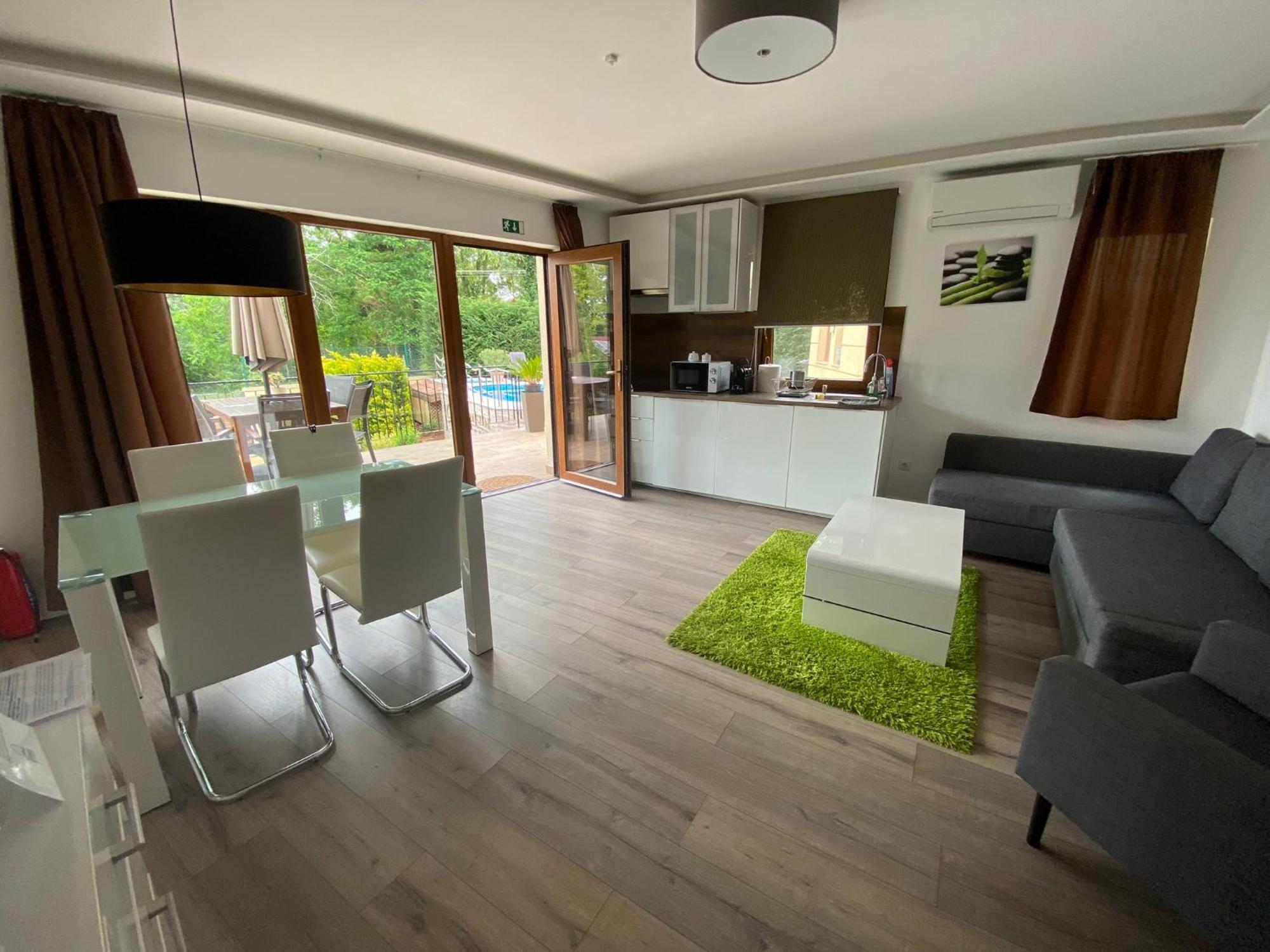 באלאטונסארסו Terrasun Apartments מראה חיצוני תמונה